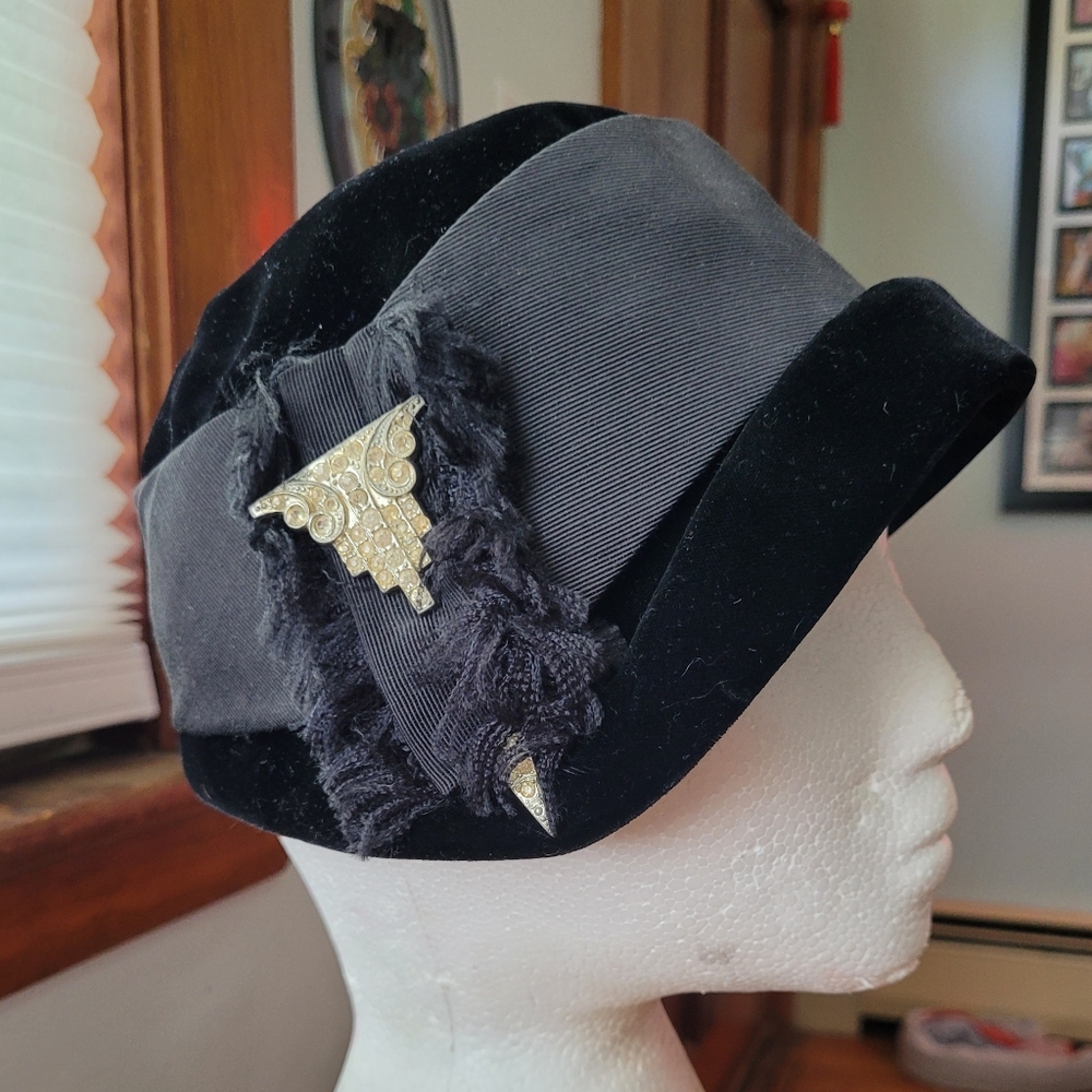 Mary Lorene Vintage 1950s Cloche Black Velvet Hat